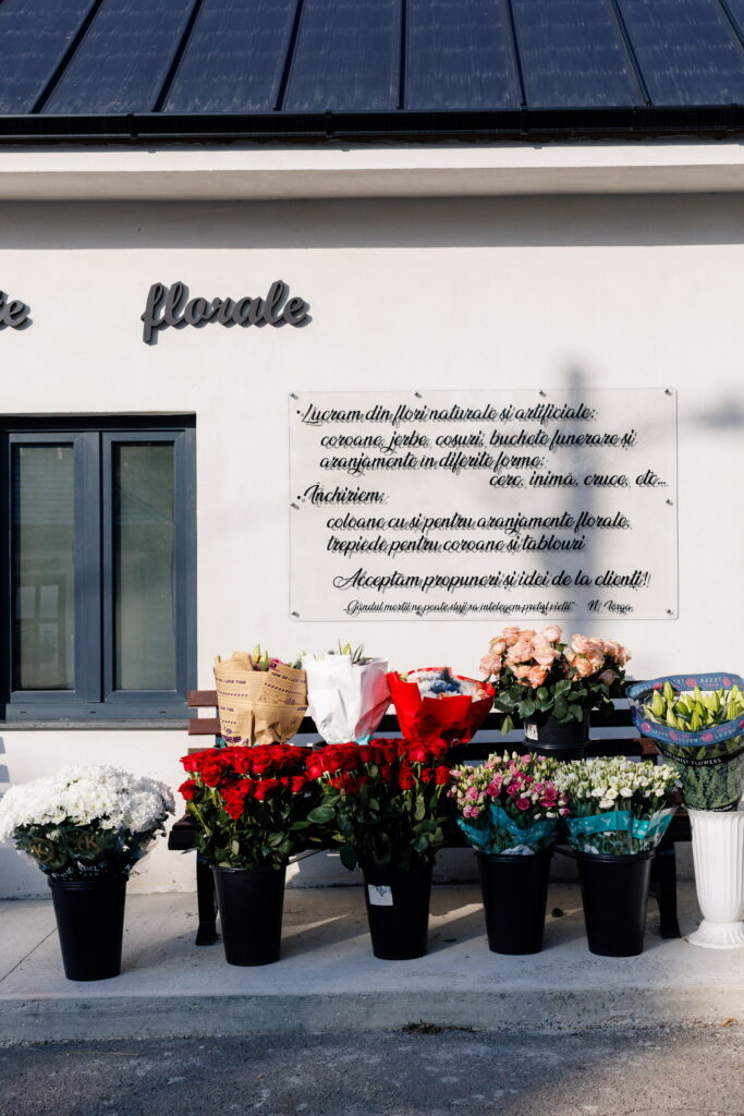 Efemer servicii funerare în cimitirul Pacea din Suceava