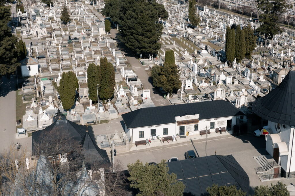Efemer servicii funerare în cimitirul Pacea din Suceava