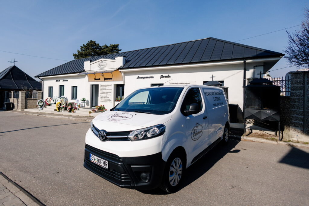 Efemer servicii funerare în cimitirul Pacea din Suceava