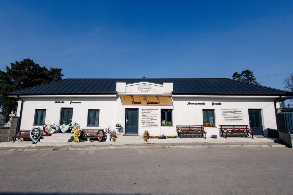 Efemer servicii funerare în cimitirul Pacea din Suceava